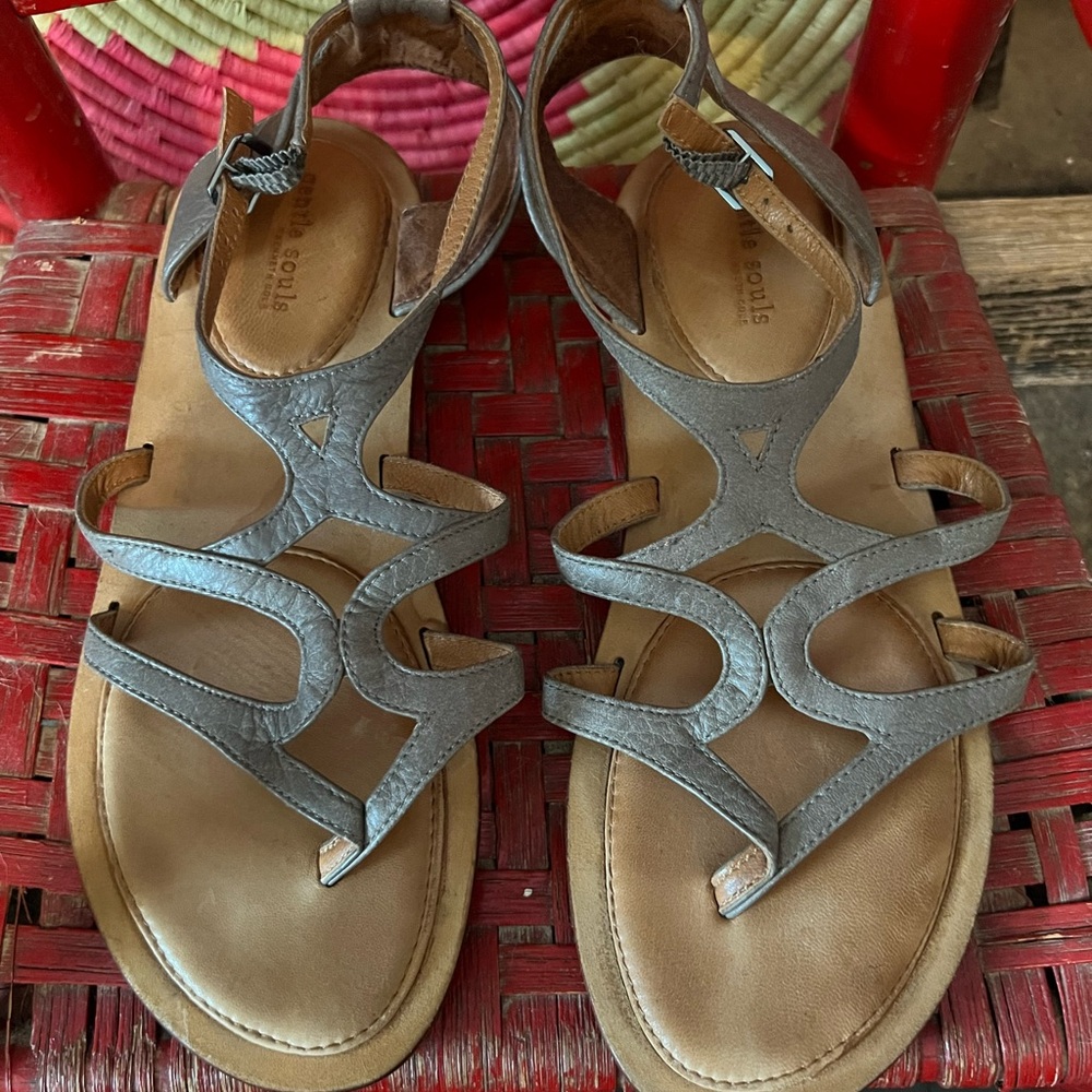 **SOLD** gentle souls/kenneth cole gladiator sandals